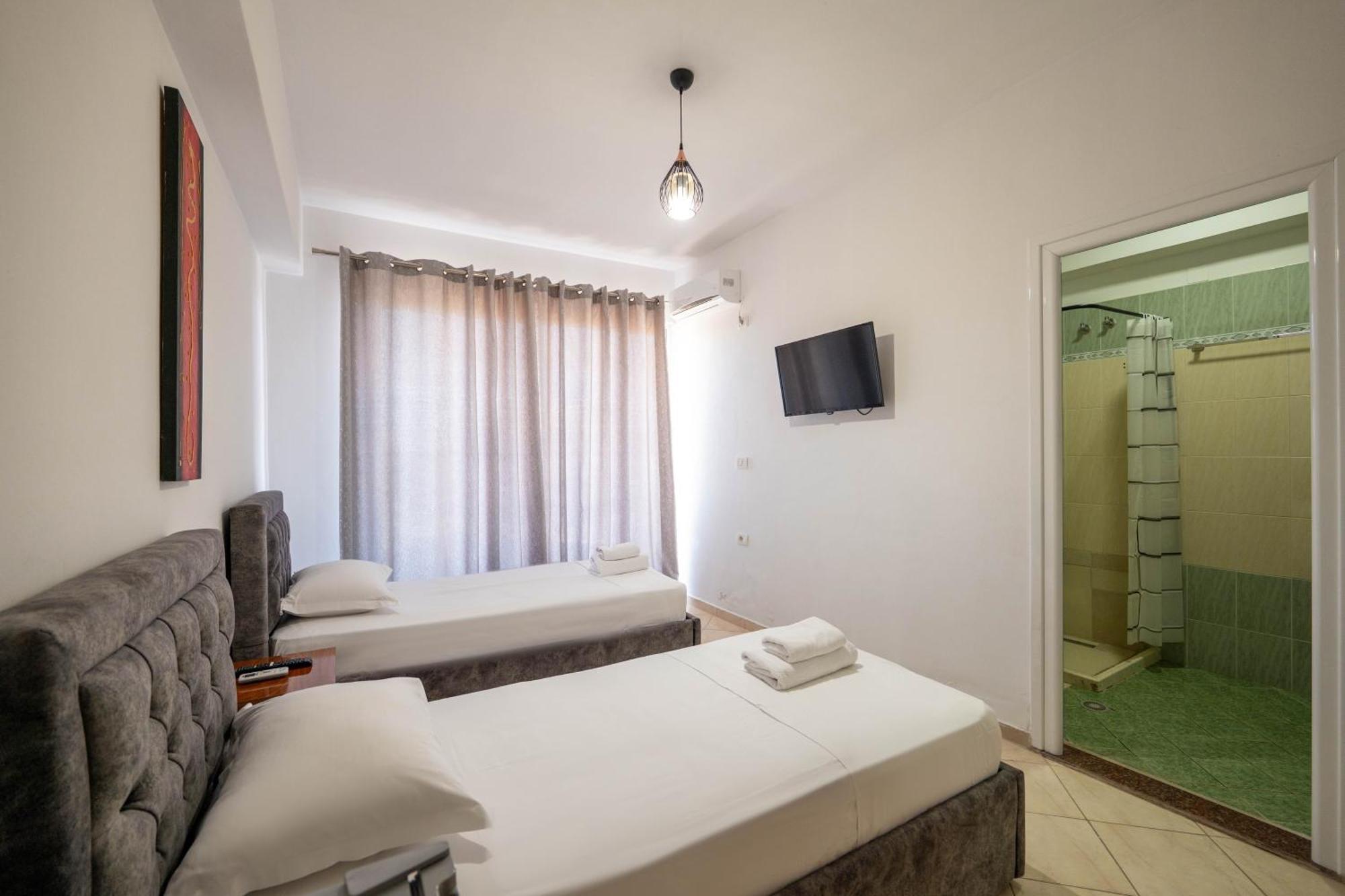 Alnes Hotel Sarande Luaran gambar