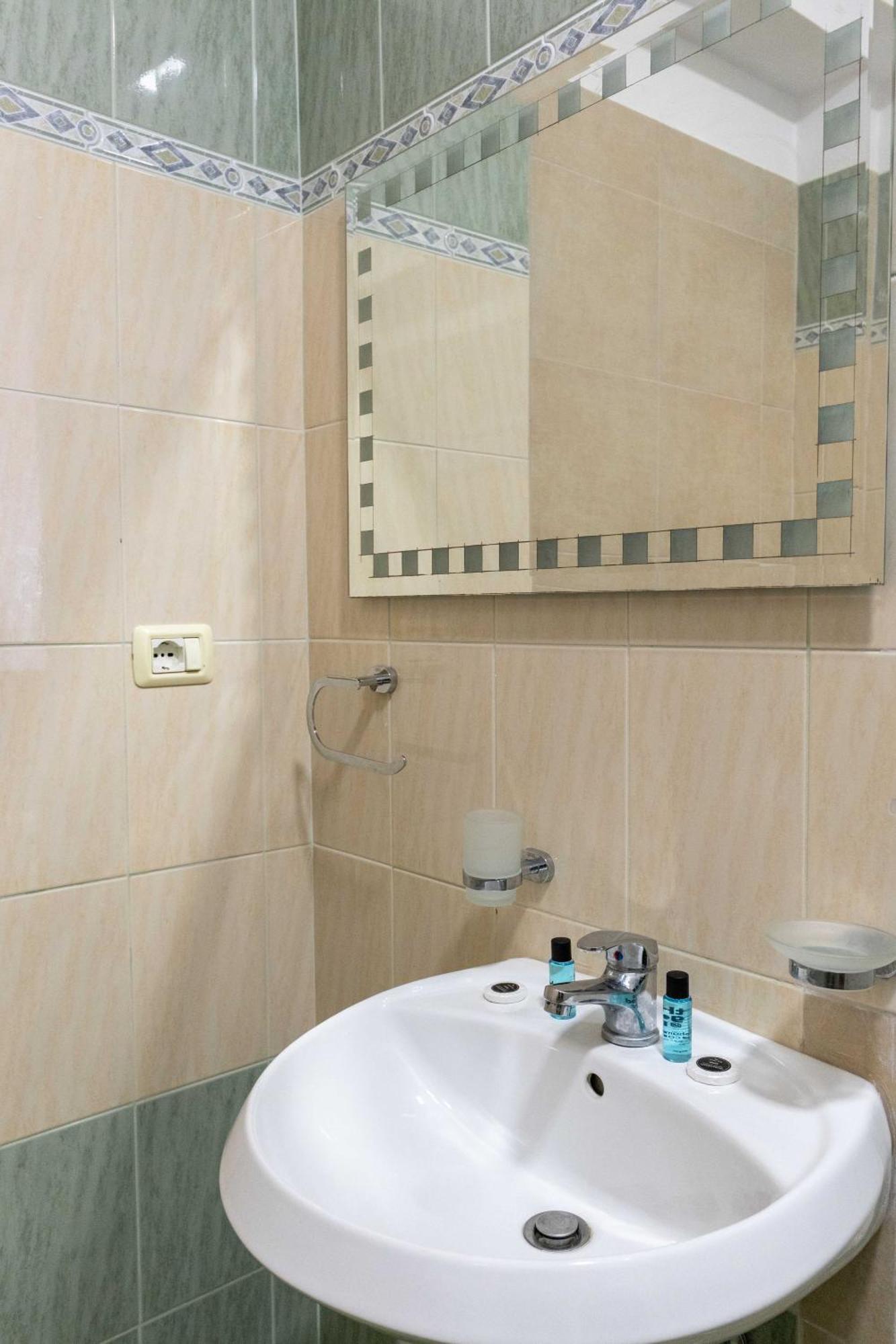 Alnes Hotel Sarande Luaran gambar